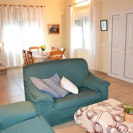 Lola Chalet